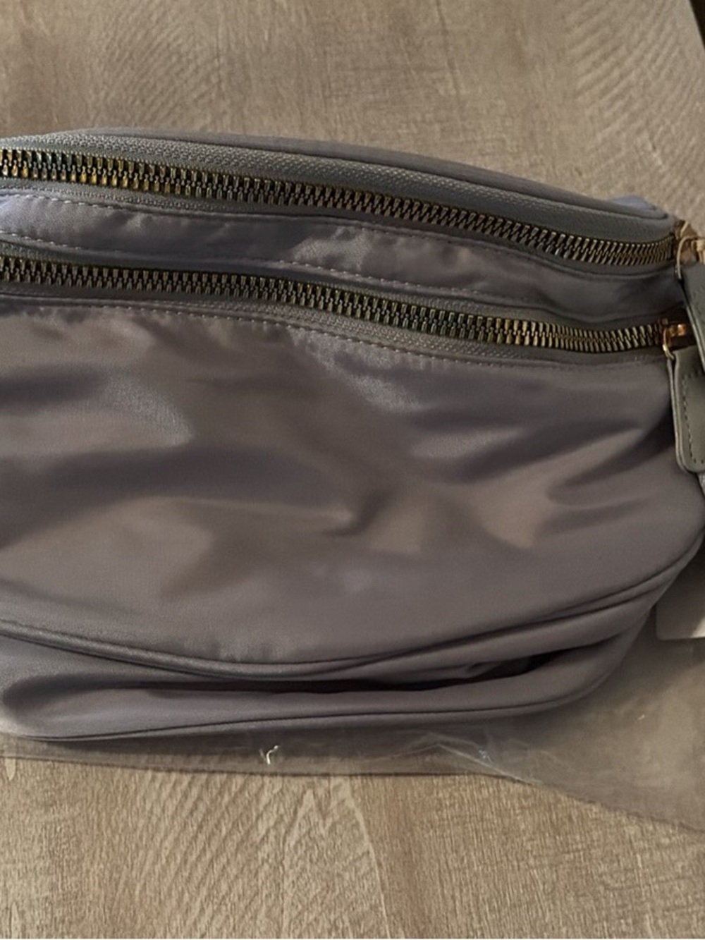 Women’s Gray Crossbody Bag - Sleek Everyday Carry